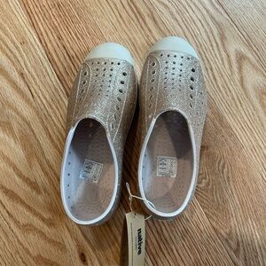 NIB Native Kids Jefferson Bling Slip-On Shoes - J2